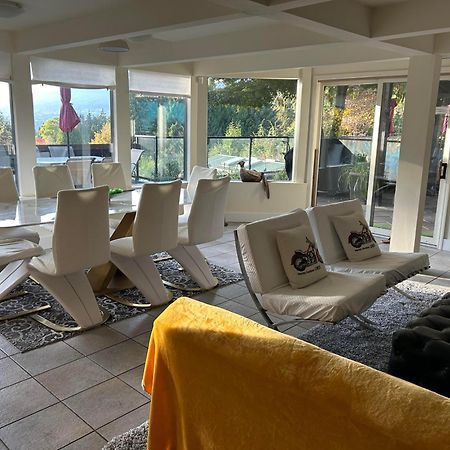 Grouse Cheerful Large Private Bedroom, Bath, Shared Deck, Pool, Hot Tub Норт Ванкувър Екстериор снимка