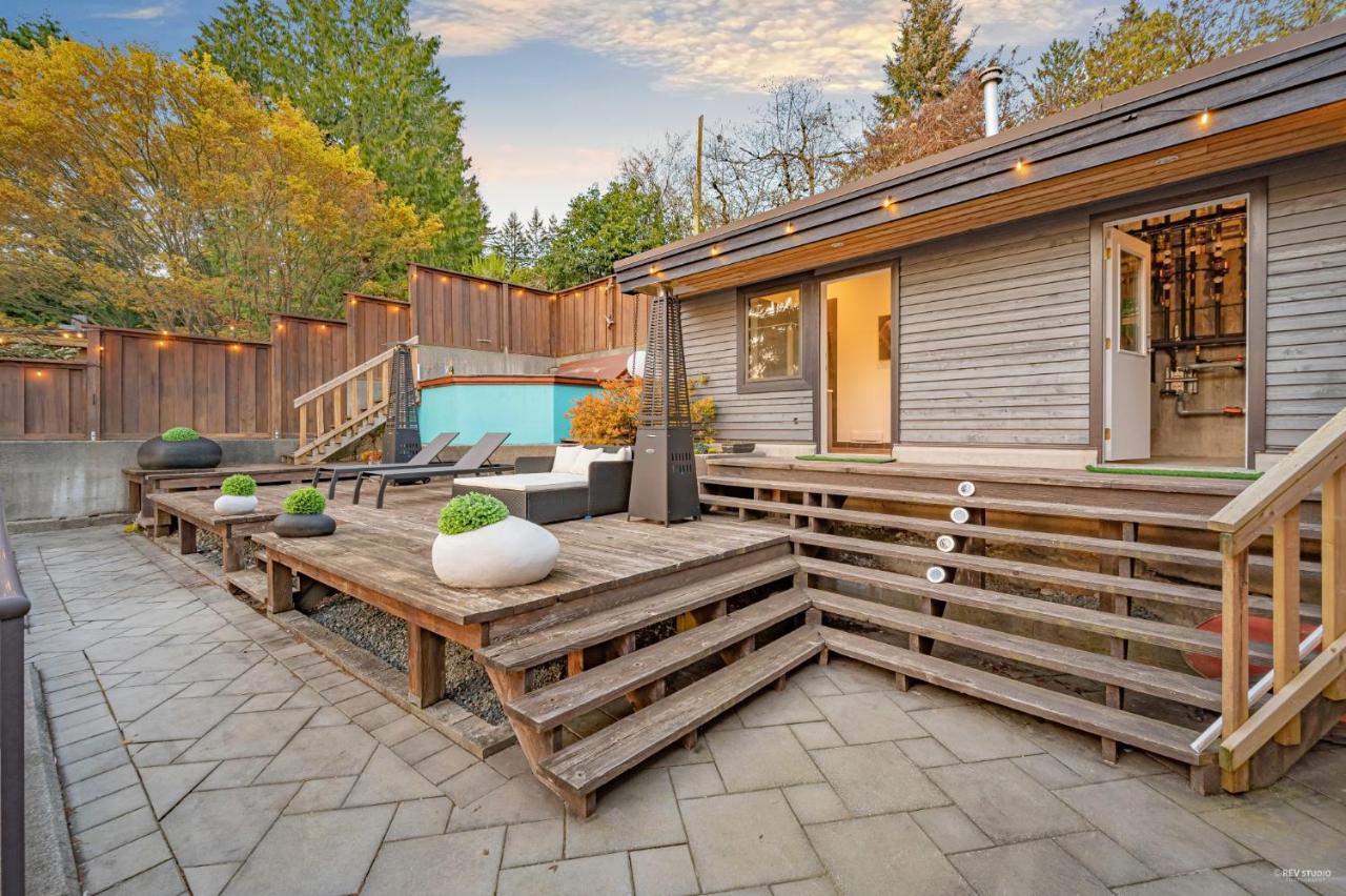 Grouse Cheerful Large Private Bedroom, Bath, Shared Deck, Pool, Hot Tub Норт Ванкувър Екстериор снимка