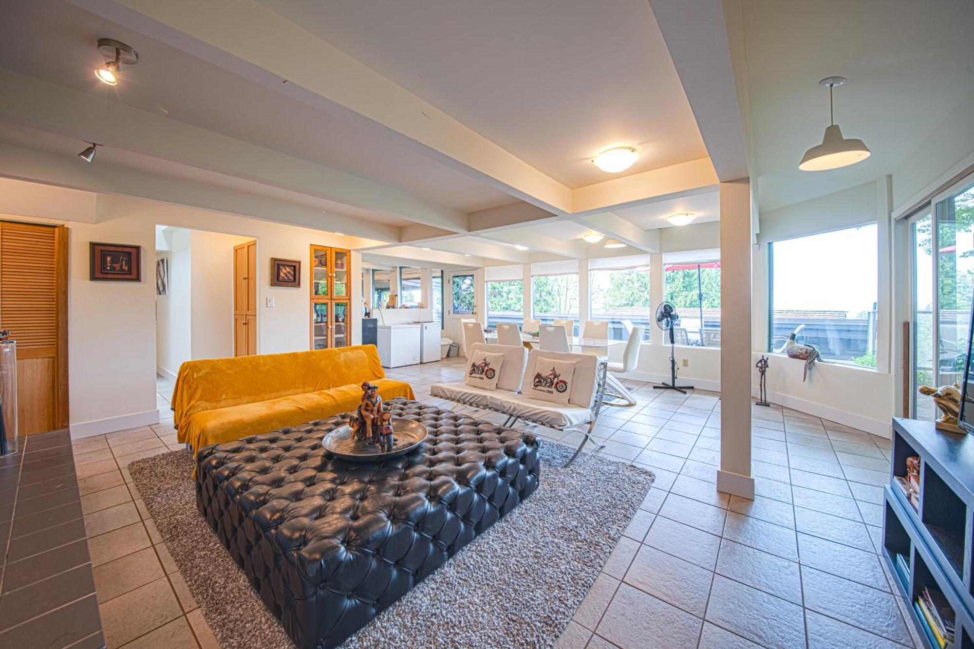 Grouse Cheerful Large Private Bedroom, Bath, Shared Deck, Pool, Hot Tub Норт Ванкувър Екстериор снимка