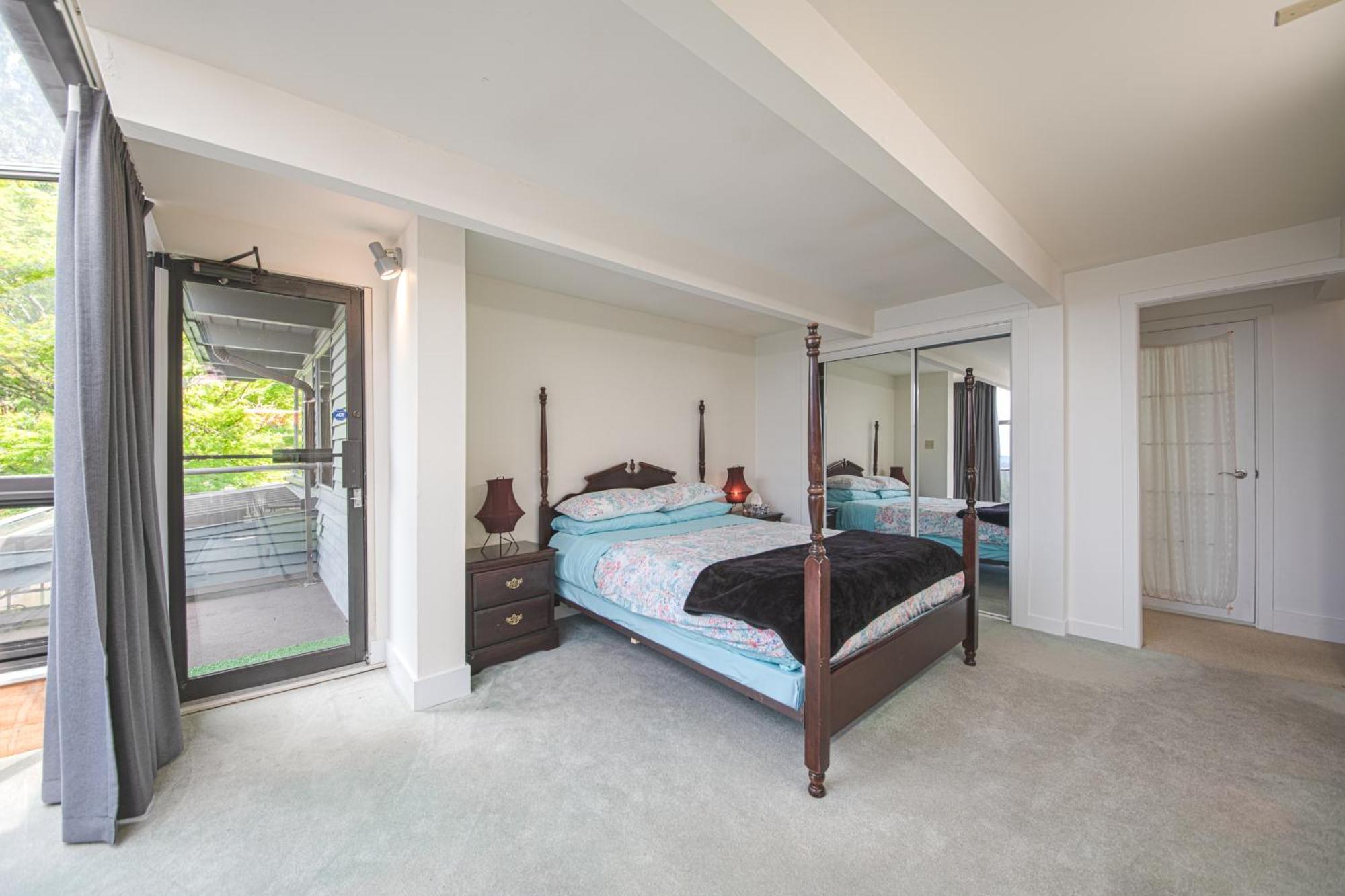Grouse Cheerful Large Private Bedroom, Bath, Shared Deck, Pool, Hot Tub Норт Ванкувър Екстериор снимка